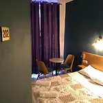 Bastille Hotel *